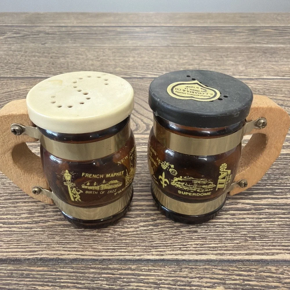 Vintage Brown Glass Beer Mug Salt and Pepper Shakers New Orleans Dead Stock